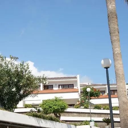 Island Village Apartament *